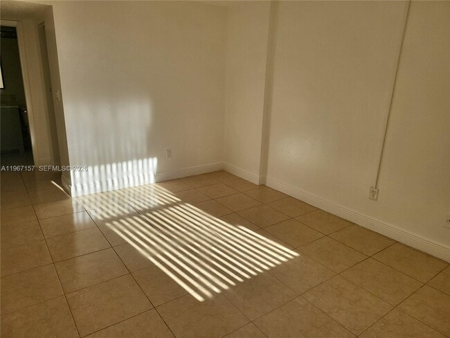 Building Photo - 14611 N Kendall Dr