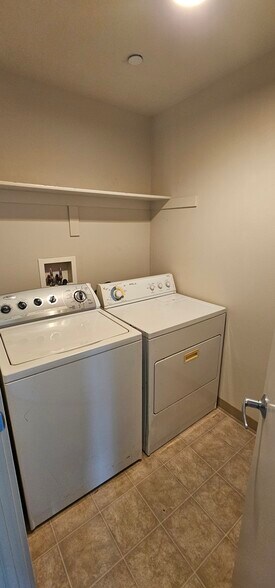 Building Photo - 725 S 200 W