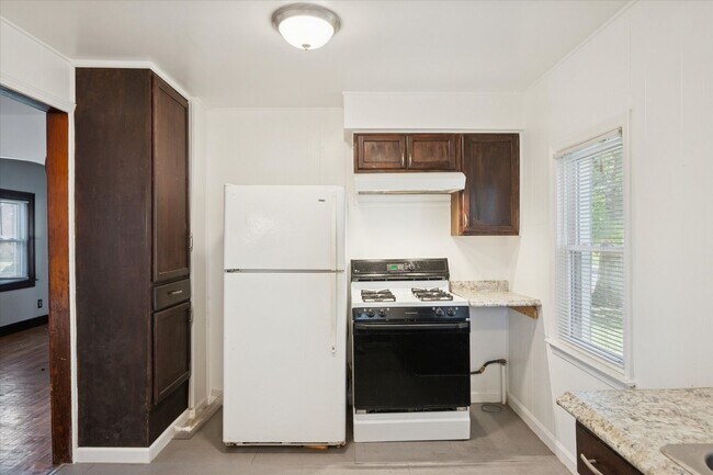 Building Photo - Redford - 3 Bedroom - $1,400/month