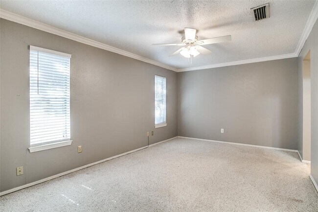 Building Photo - 217 Glenwood Dr