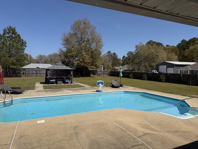 Building Photo - "Spacious 4-Bedroom Pool Home in Crestview!"