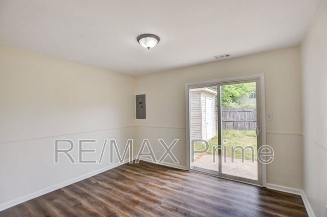 Building Photo - 3900 Raintree Ct
