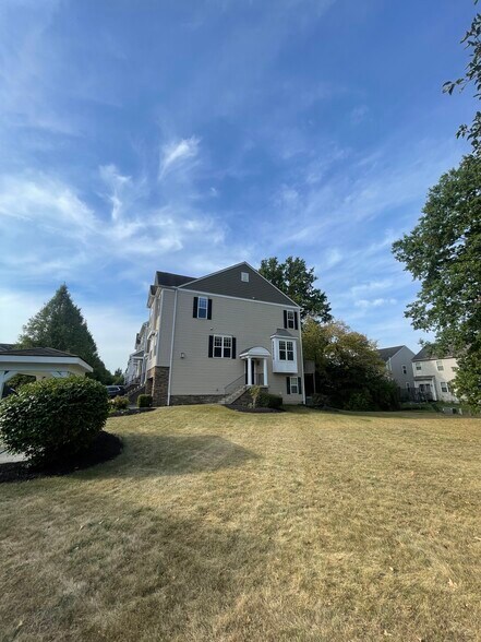 Building Photo - 2793 Acarie Dr