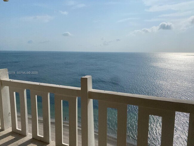 Building Photo - 1111 Crandon Blvd