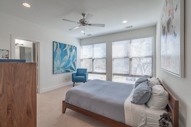 Building Photo - 2 Bed + Flex Room Option in East Dallas Townhome off Greenville Lakewood Neighborhood