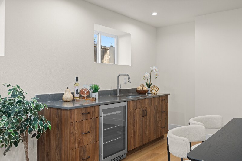 Building Photo - 2349 NE 127th St