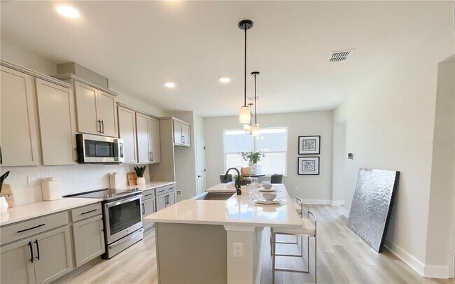 Building Photo - 15212 Tribute Ovation Way