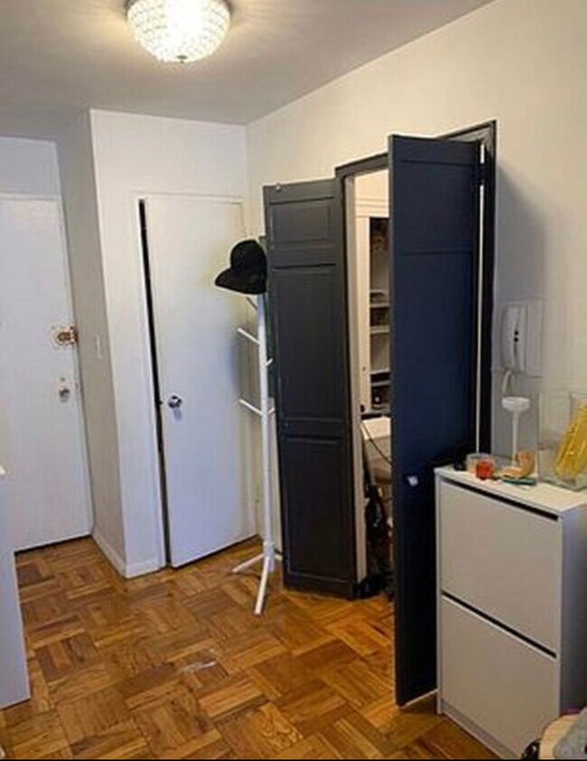 Walk in closet - 240 E 76th St