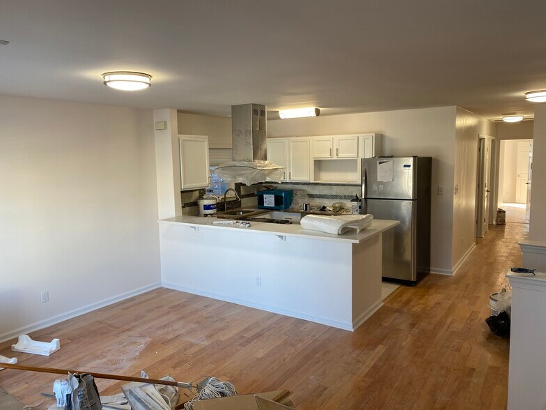 Building Photo - 66 Summer Ave