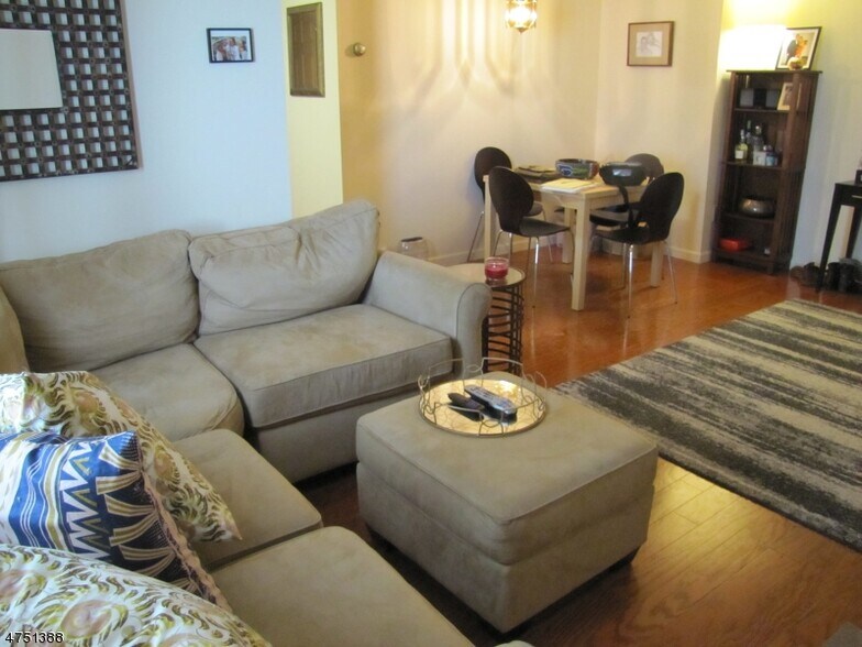 Building Photo - 4 Macculloch Ave