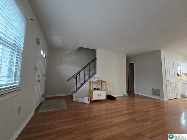 Building Photo - 1223 N Albright Ave