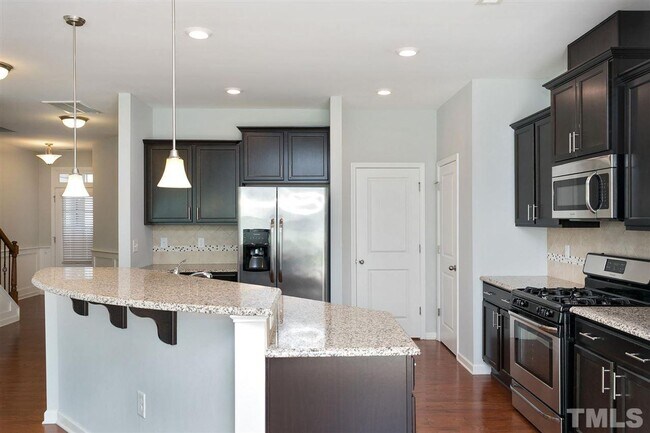 Building Photo - 377 Durants Neck Ln