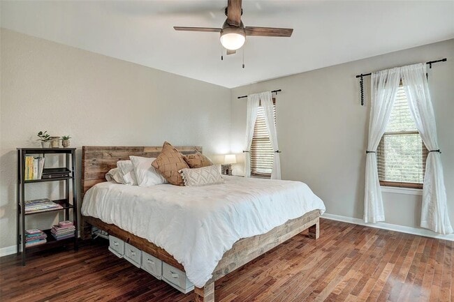 Building Photo - 8804 Mountain Ridge Dr