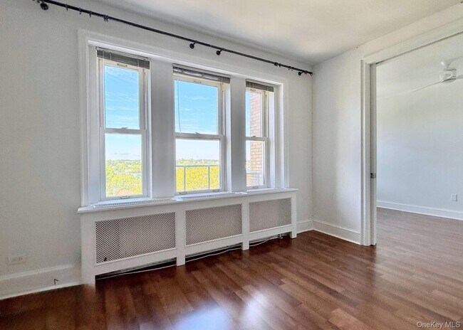 Building Photo - 490 Bleeker Ave
