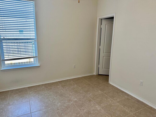 Building Photo - 413 Hunters Hill Dr