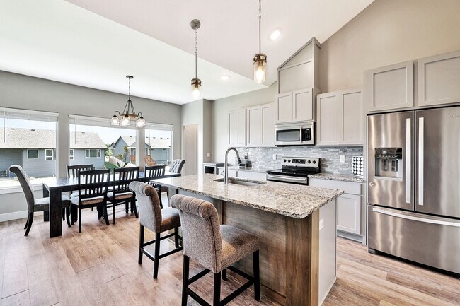 Building Photo - 3115 E Reiss Ct