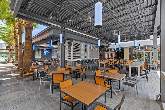 Building Photo - 1120 E Kennedy Blvd