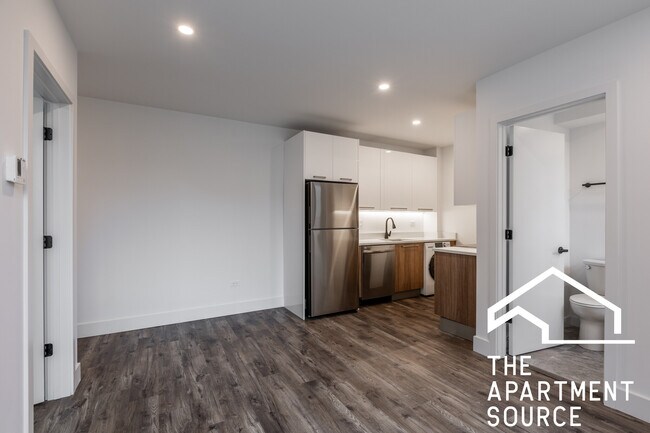 Building Photo - 941 W Carmen Ave