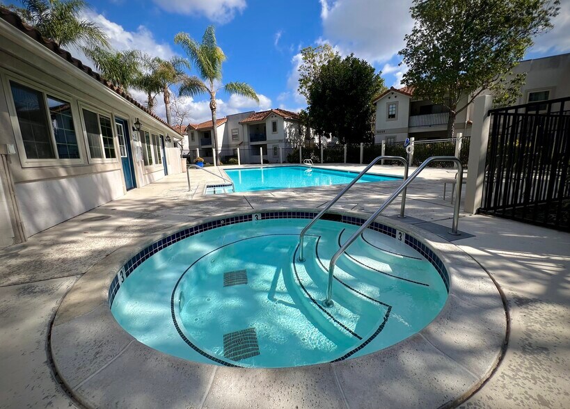 Terra Vista gated pool area with jacuzzi - 10341 Azuaga St