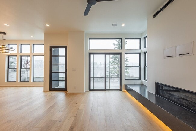 Building Photo - Brand New Townhouse in Luxury Neighborhood