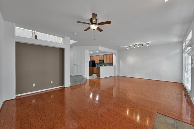 Building Photo - 115 E Greenhill Terrace Pl