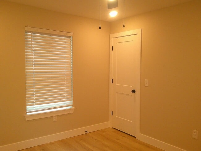 Building Photo - Fully Remodeled 2 Bed 1 Bath House