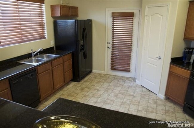 Building Photo - Cozy Condo nestled in Syrah at Natomas!