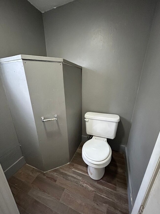 Building Photo - 1531 N Dickens St