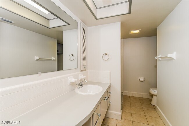 Building Photo - 211 SE 45th St