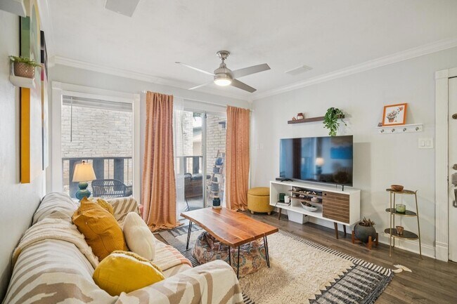 Building Photo - 1304 Summit St