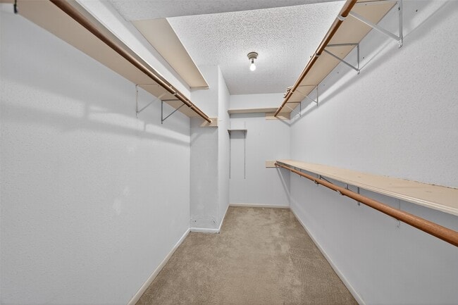 Building Photo - 2818 Crest Park Dr