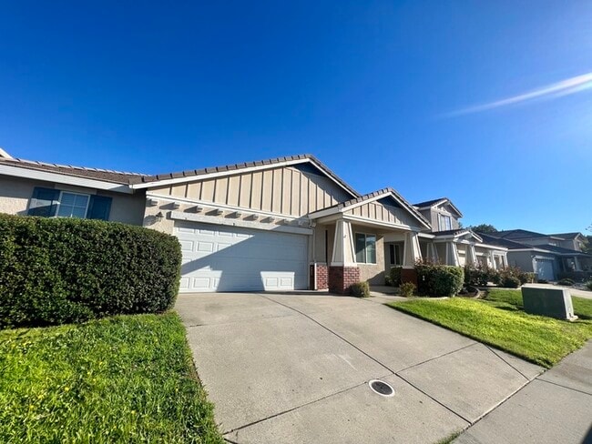 Building Photo - 1732 Hiawatha Dr