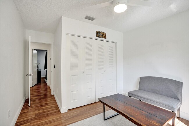 Building Photo - 9841 NW 9th Ct