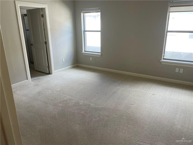 Building Photo - 20 E Thornhill Ave