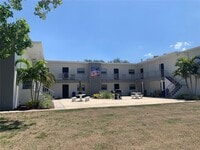 Building Photo - 426 Palm Ave N