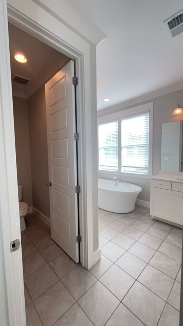 Building Photo - Beautiful Home in Summers Corner