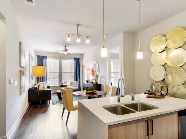 Building Photo - 2 bedroom in Dallas TX 75202