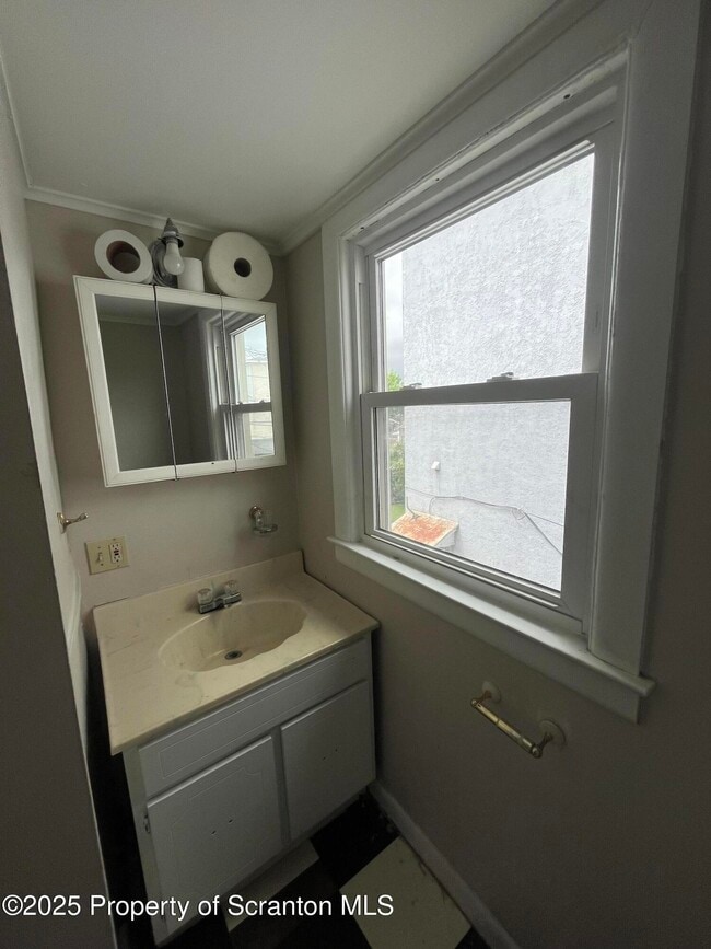 Building Photo - 304 Pittston Ave