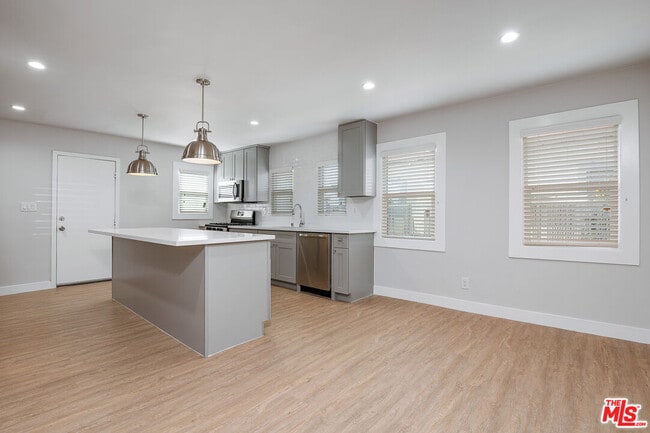 Building Photo - 2920 Alsace Ave