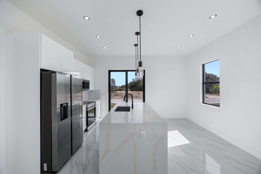 Building Photo - 1053 Marine Ave S