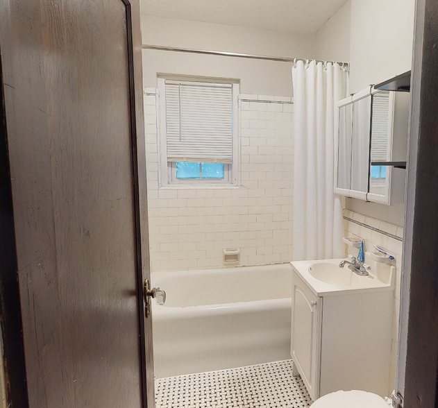 Apt 2 - 113 College Ave