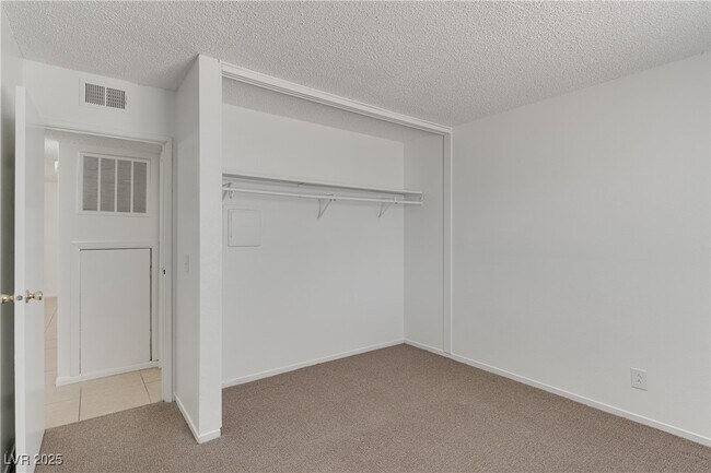 Building Photo - 805 Palo Verde Dr