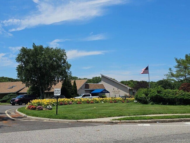 Building Photo - 109 Pointe Cir S
