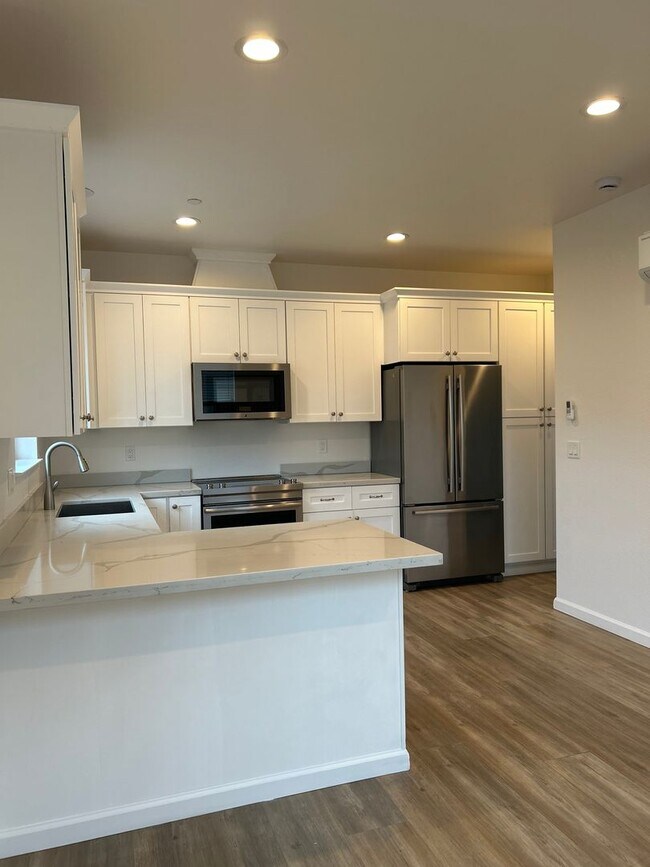 Building Photo - 1086-1086 Dutton Ave