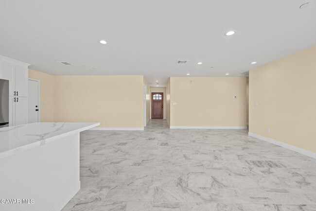 Building Photo - 627 E Ave S-8