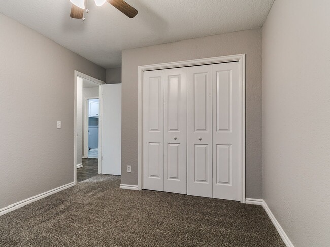 Building Photo - 205 N Rockypoint Dr