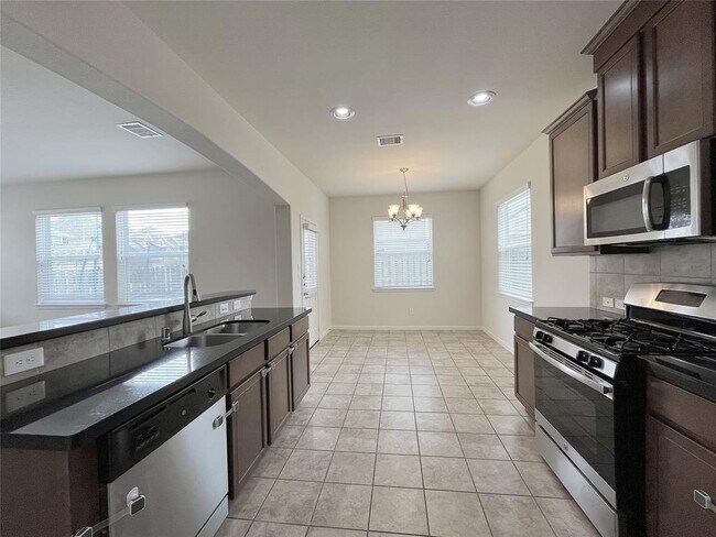 Building Photo - 14239 Oro Valley Dr