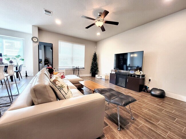 Building Photo - Modern 3/BR 2.5/Bath Home with Covered Dec...