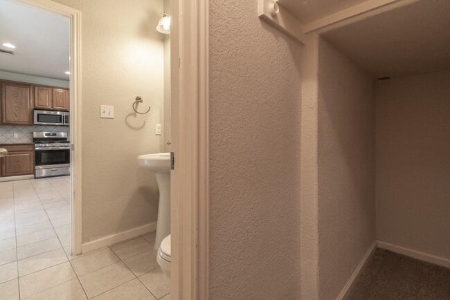Building Photo - 18601 Derby Hill Ln