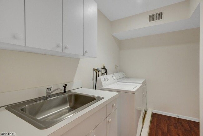 laundry - 4 Dearburn Ct